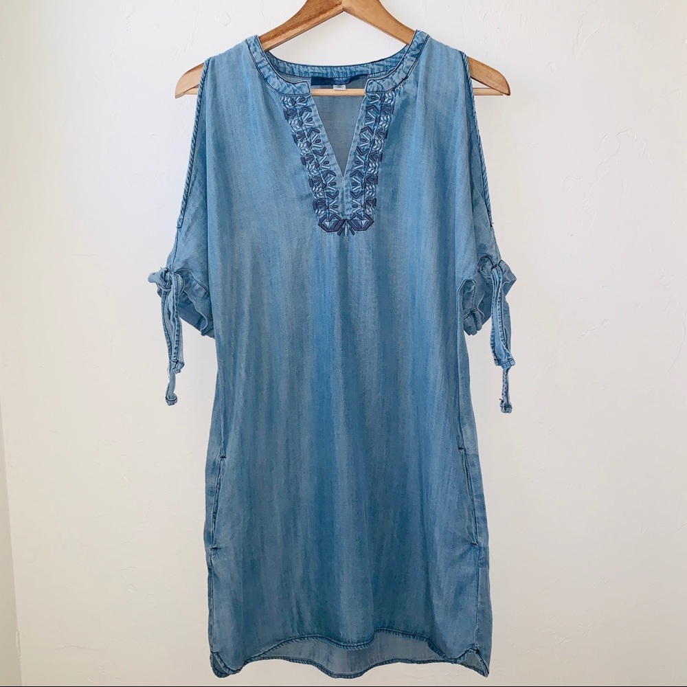 Francesca’s chambray cold shoulder dress XS